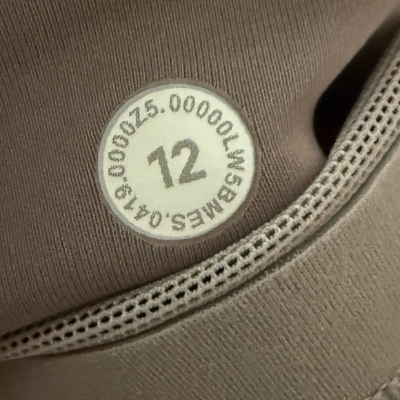 Lululemon In Movement Tight 25" *Everlux
Dark Chrome Size 12 - Picture 9 of 9